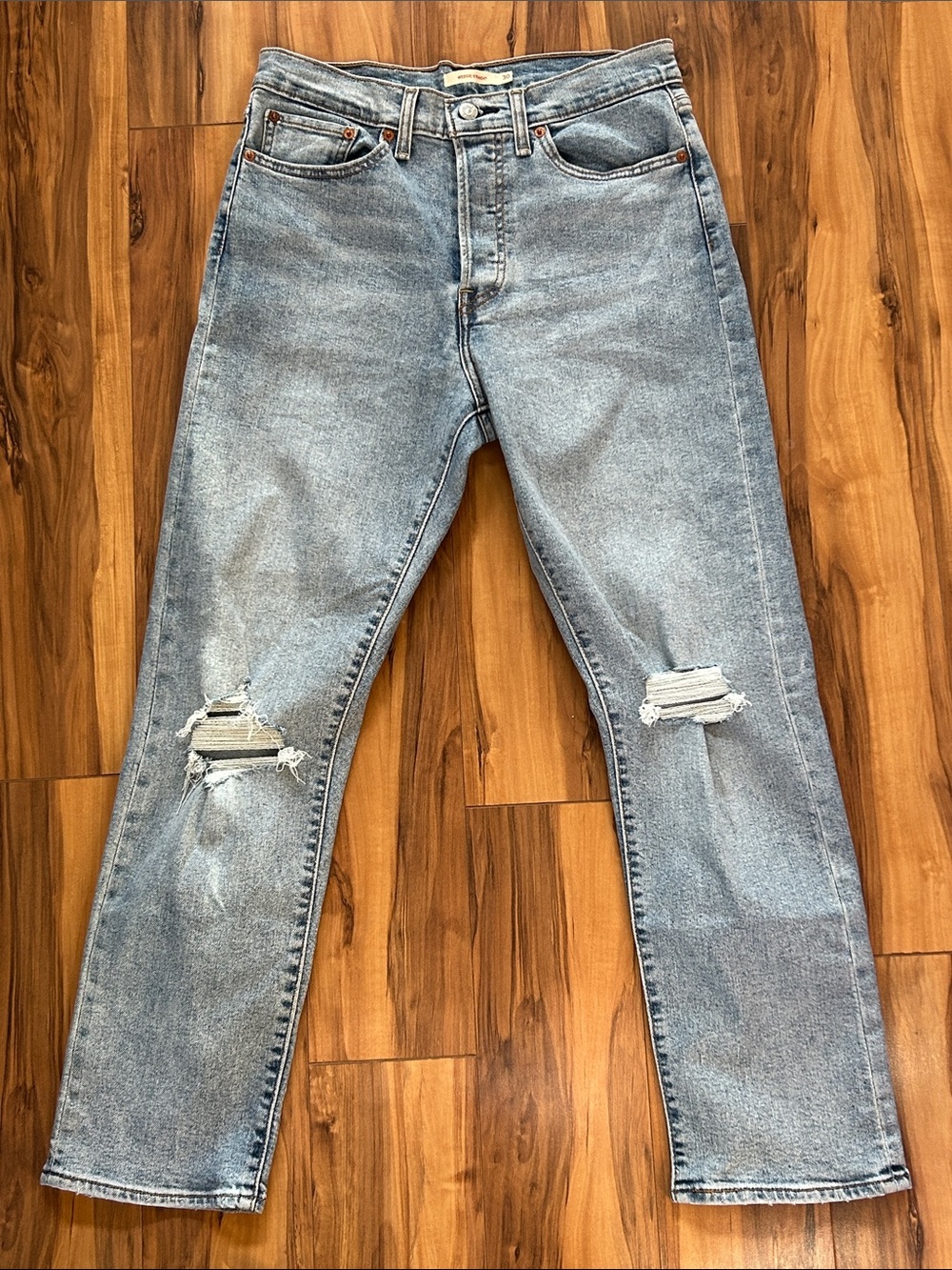 Like New Levi’s Wedgie Straight Jeans - Picture 8 of 8